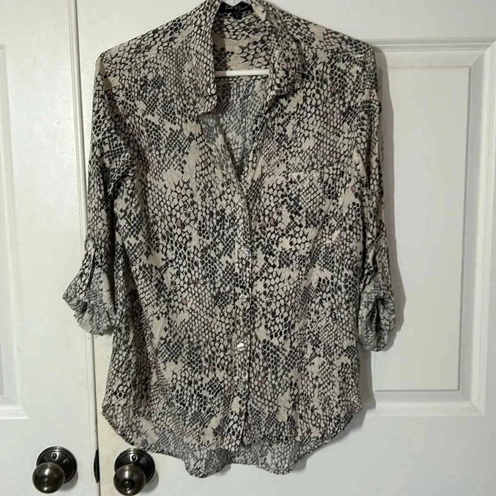 Velvet Heart Snakeprint Blouse Size Small button down shirt beige & black shirt